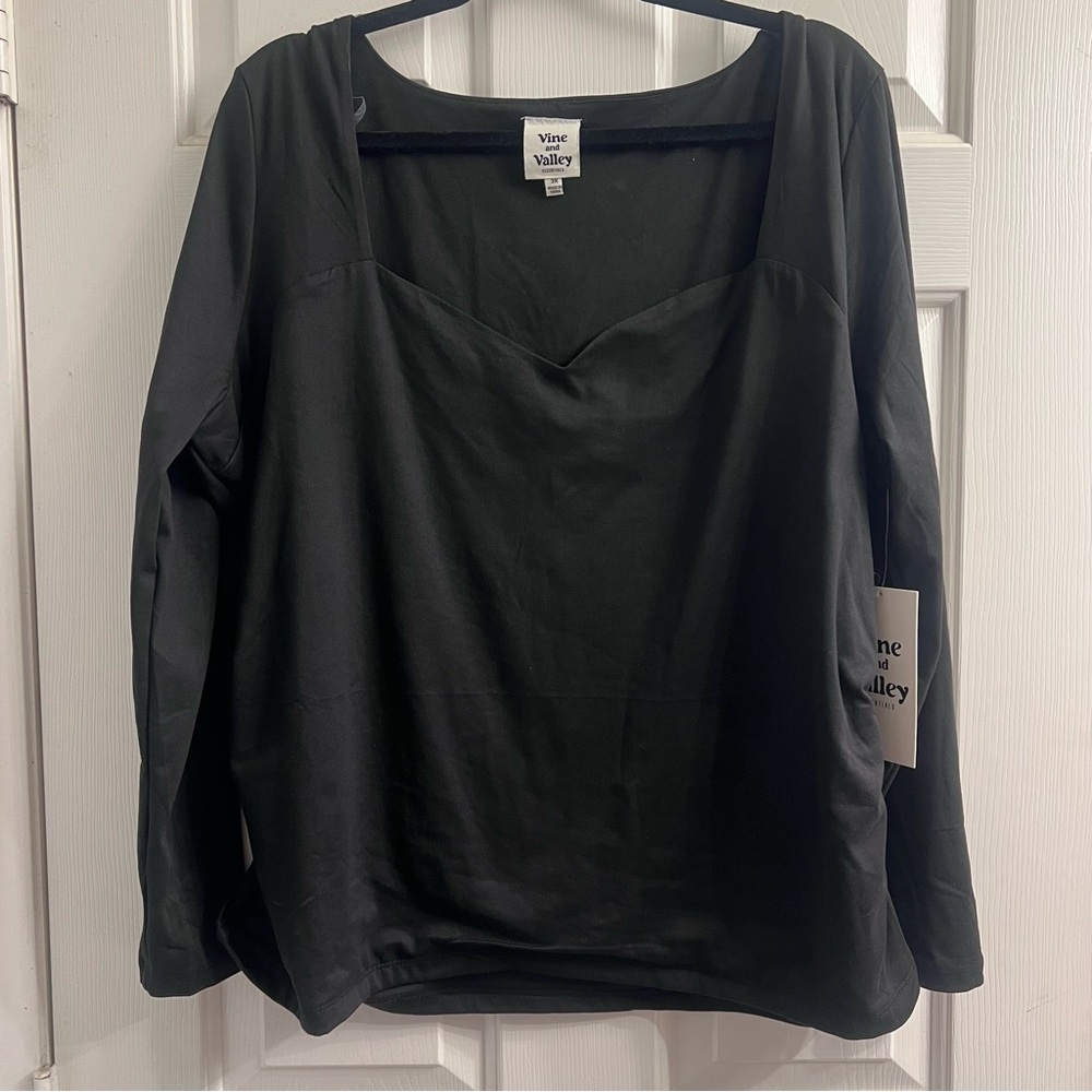 Vine Valley Women's Black Long Sleeve Top